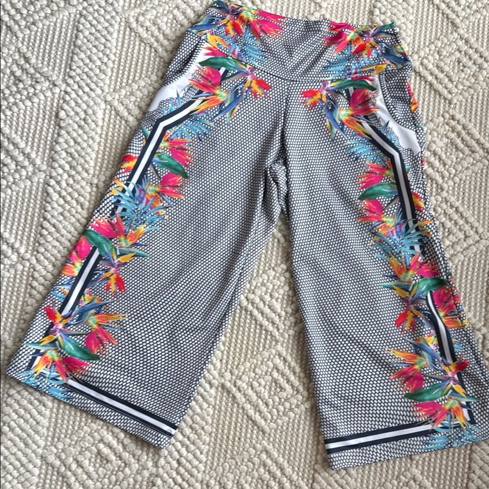 LUCKY IN LOVE tropical floral culotte pants - Size Medium 8-10